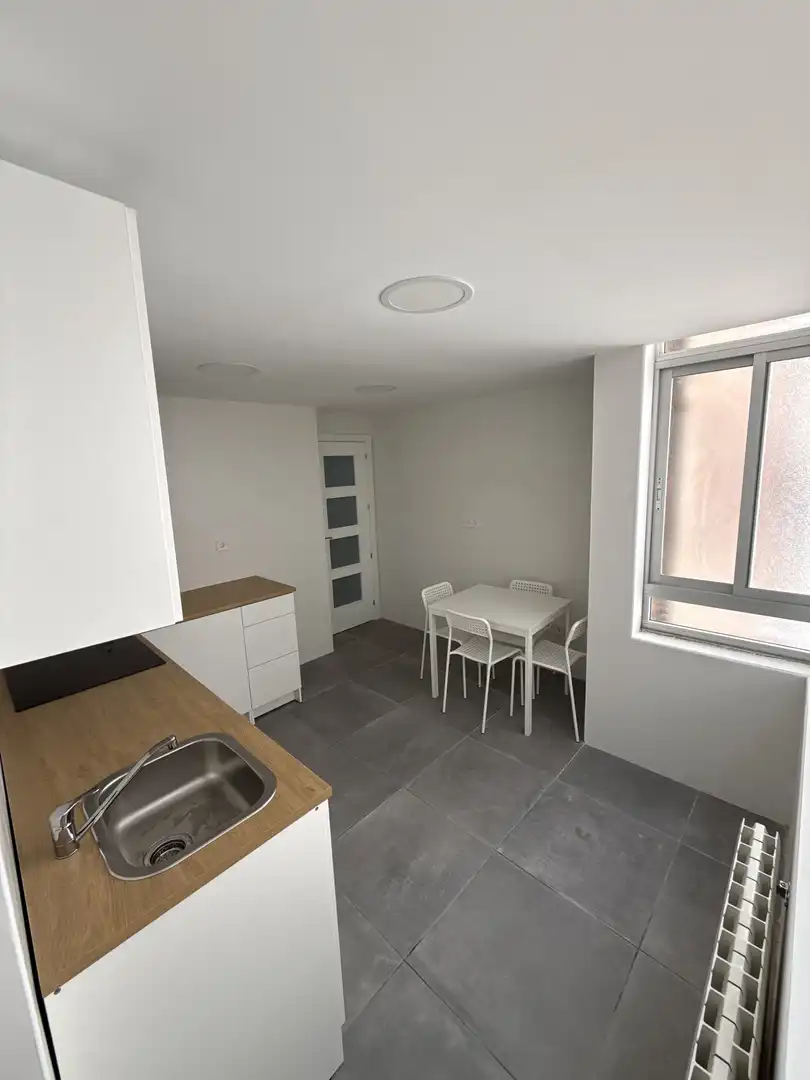 Habitació a Calle General Vives, 34, Zona Alta Cuina de Pis per a compartir en Ponferrada amb Calefacció, Moblat i Balcó