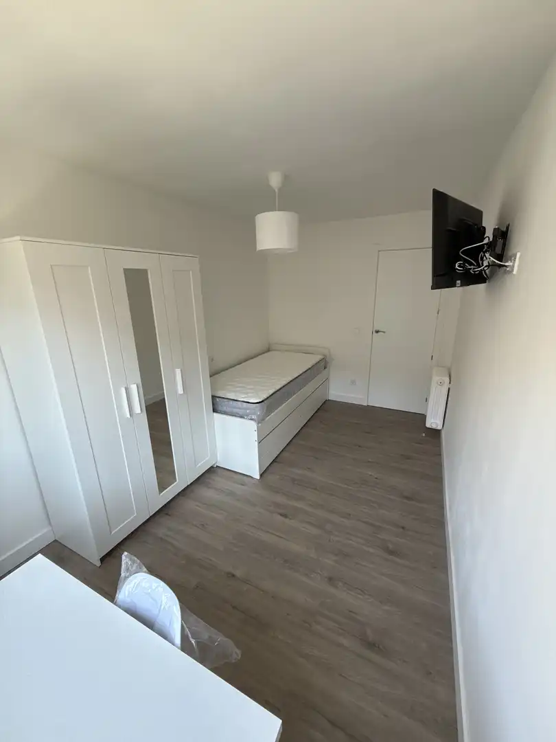 Habitació a Calle General Vives, 34, Zona Alta Dormitori de Pis per a compartir en Ponferrada amb Calefacció, Moblat i Balcó