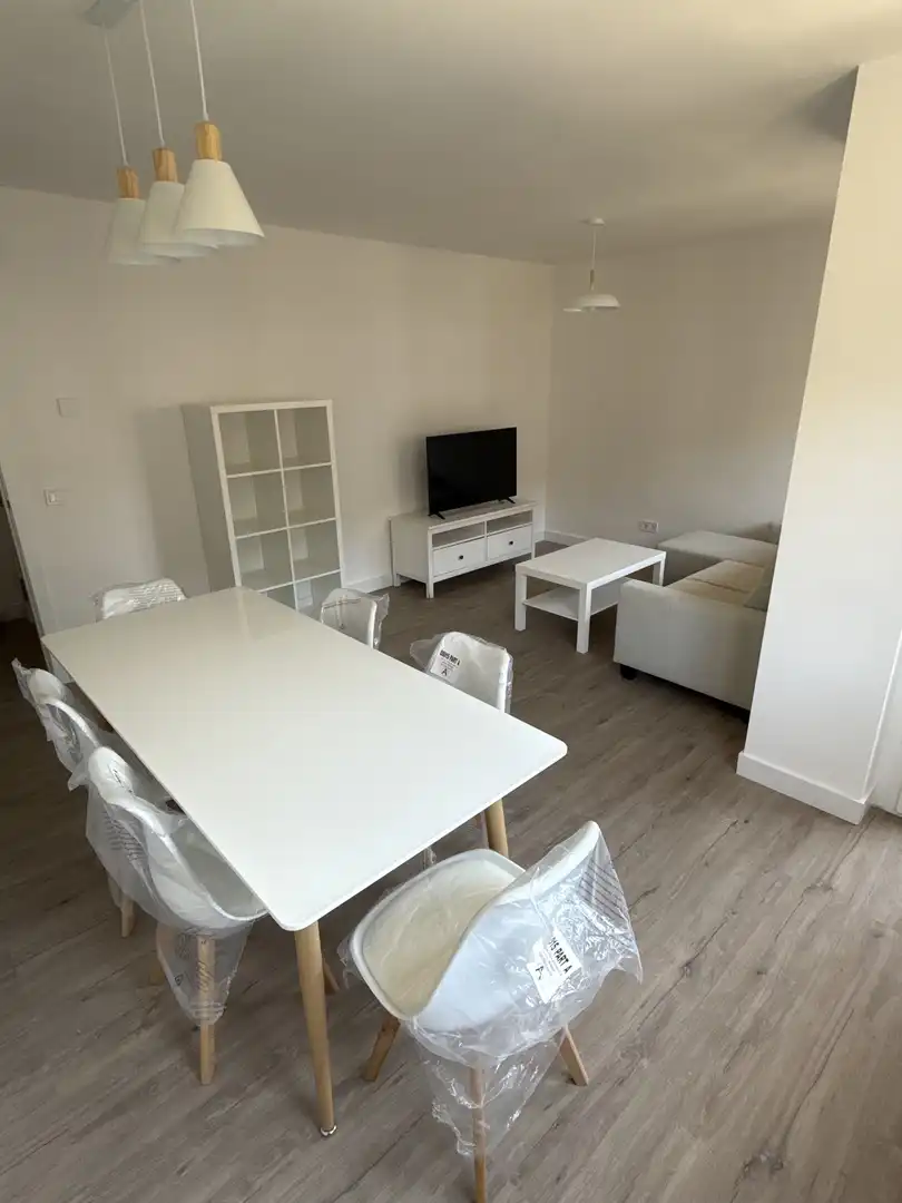 Habitació a Calle General Vives, 34, Zona Alta Sala d'estar de Pis per a compartir en Ponferrada amb Calefacció, Moblat i Balcó
