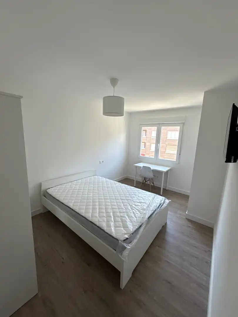 Habitació a Calle General Vives, 34, Zona Alta Dormitori de Pis per a compartir en Ponferrada amb Calefacció, Moblat i Balcó