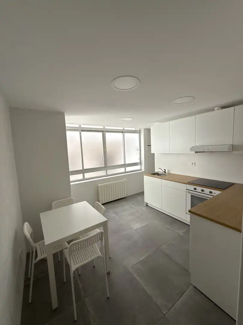 Habitació a Calle General Vives, 34, Zona Alta Cuina de Pis per a compartir en Ponferrada amb Calefacció, Moblat i Balcó