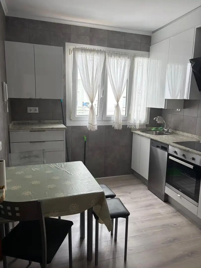 Pis de lloguer a Calle Menéndez Pelayo, 20, Centro Cuina de Pis de lloguer en Laredo amb Balcó