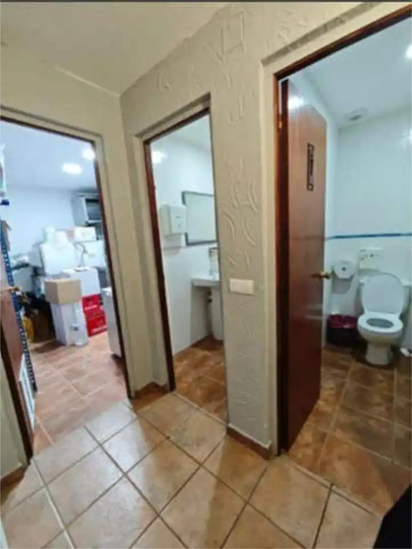 Local de alquiler en La Barriguilla Baño de Local de alquiler en Málaga con Aire acondicionado