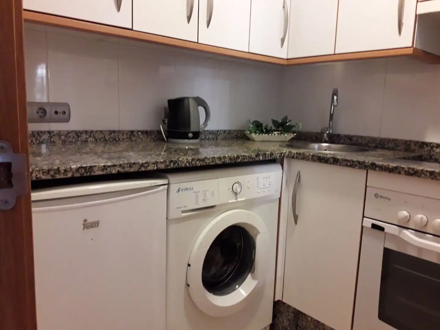 Kitchen of Study for rent in Vigo   with Heating, Private garden and Parquet flooring