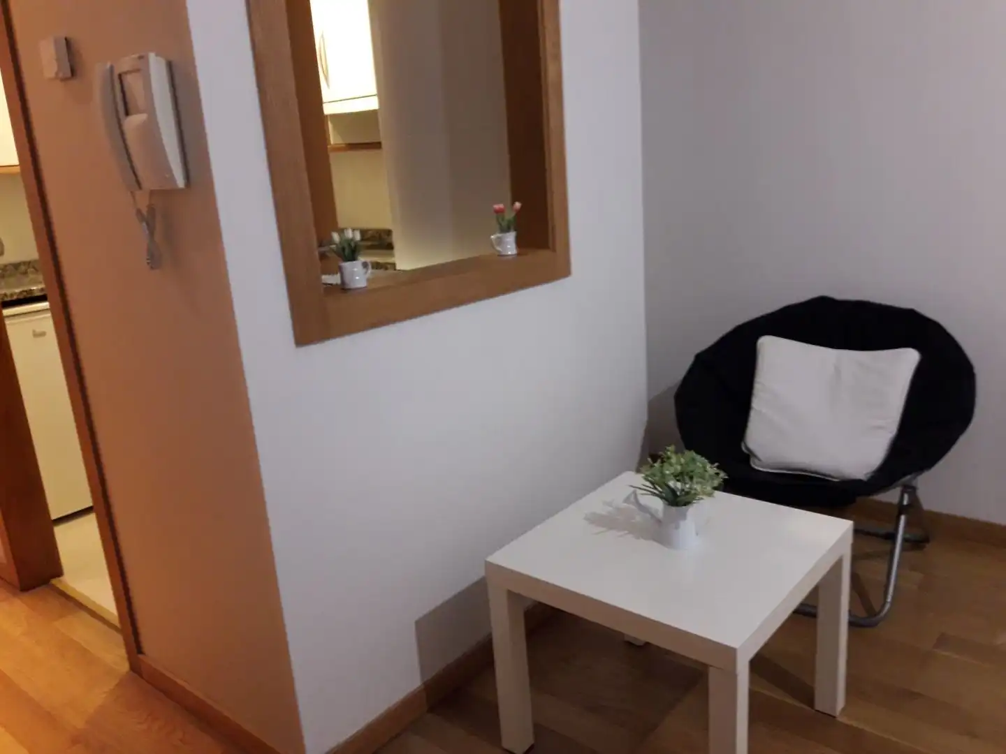 Living room of Study for rent in Vigo   with Heating, Private garden and Parquet flooring
