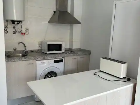 Apartament de lloguer a Calle San Jacinto, 64, Triana Oeste Cuina de Apartament de lloguer en Sevilla amb Aire condicionat, Calefacció i Moblat