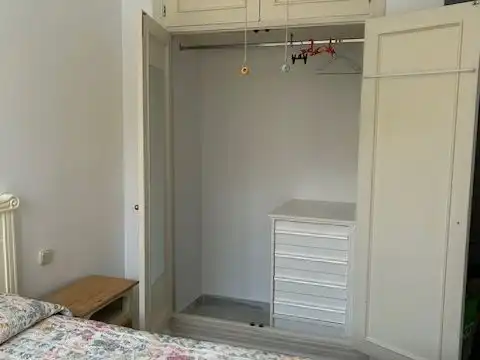 Apartament de lloguer a Calle San Jacinto, 64, Triana Oeste Dormitori de Apartament de lloguer en Sevilla amb Aire condicionat, Calefacció i Moblat