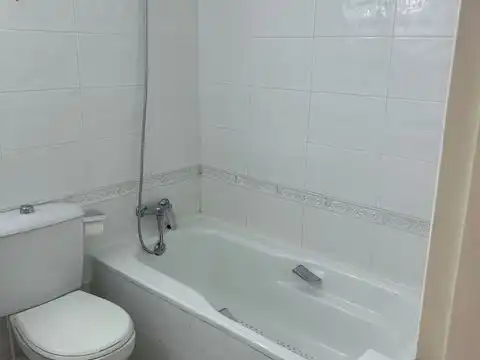 Apartament de lloguer a Calle San Jacinto, 64, Triana Oeste Bany de Apartament de lloguer en Sevilla amb Aire condicionat, Calefacció i Moblat