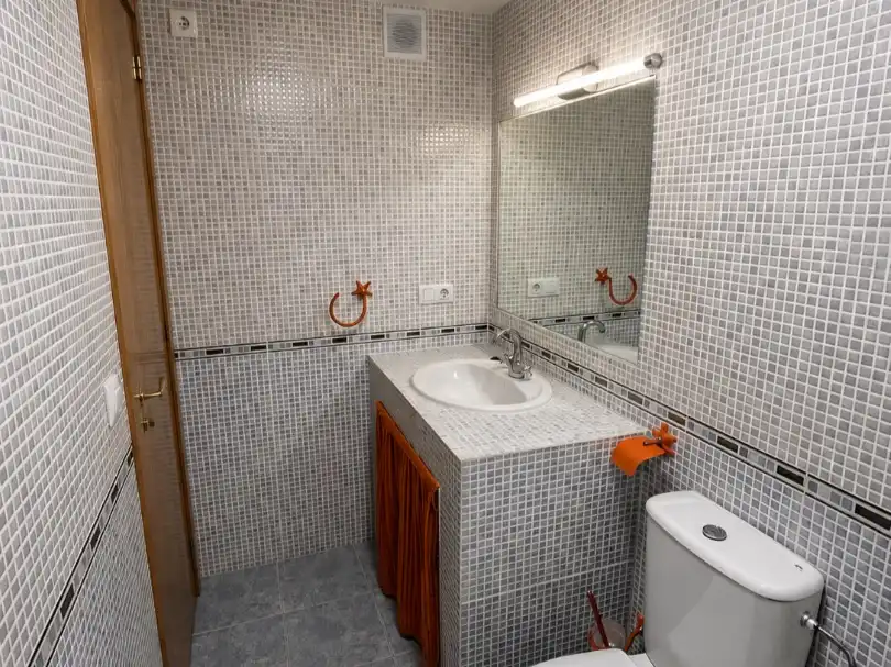 Flat for rent in Plaza de la Hispanidad, 4, Villar de Olalla Bathroom of Flat for rent in Villar de Olalla with Parquet flooring and Furnished