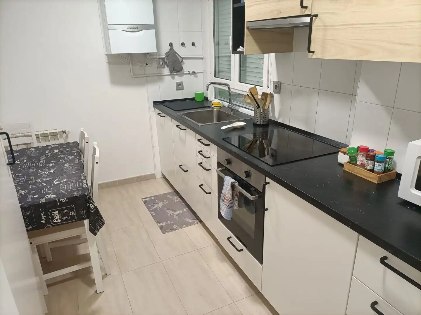 Pis de lloguer a Calle Guillermo Doncel, 8, Las Ventas Cuina de Pis de lloguer en León Capital amb Calefacció, Parquet i Moblat