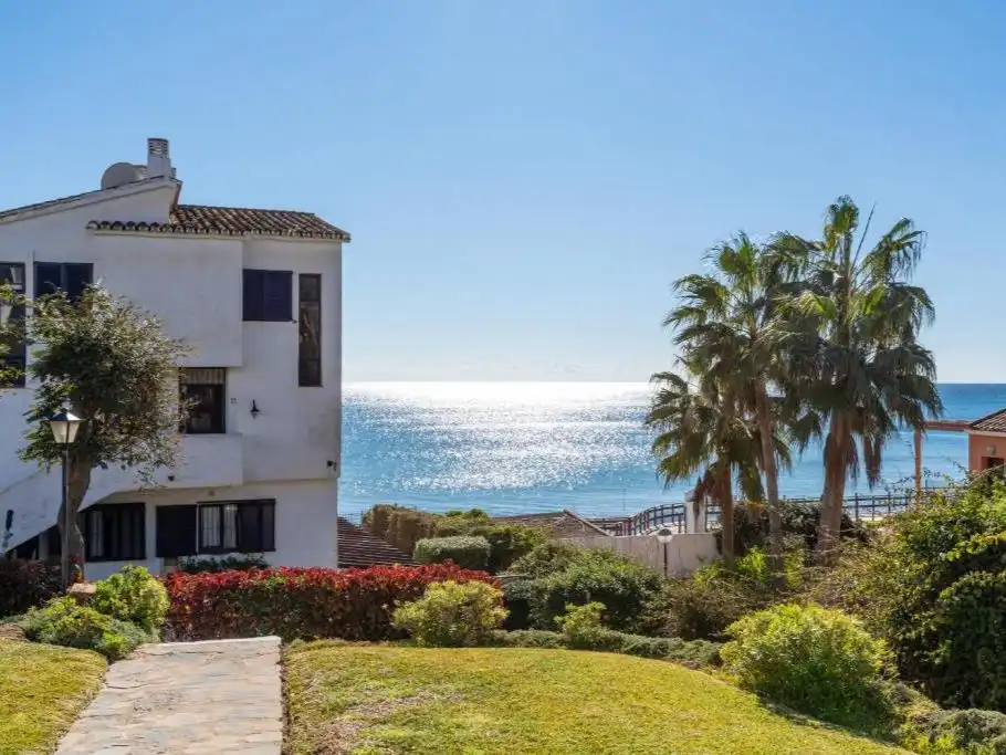 Vista exterior de Apartamento de alquiler en Mijas con Aire acondicionado, Calefacción y Terraza