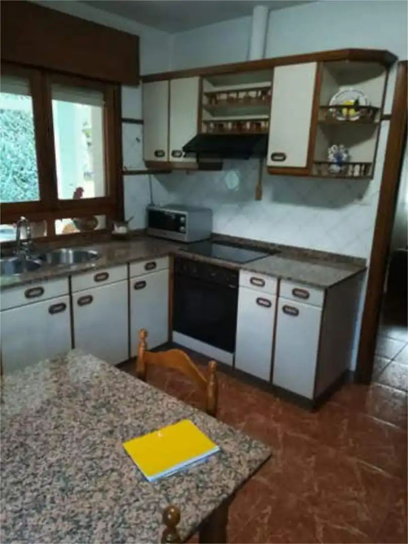 Flat for rent in Lalín Kitchen of Flat for rent in Lalín with Heating, Private garden and Furnished