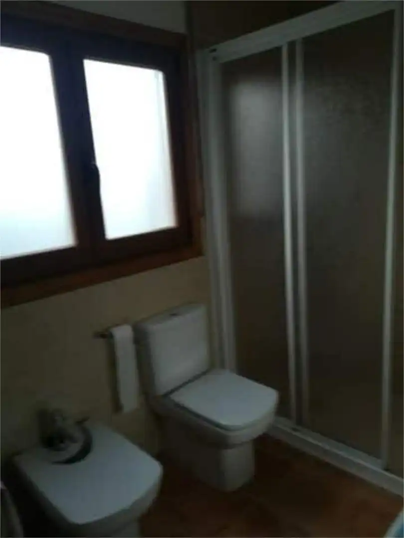 Flat for rent in Lalín Bathroom of Flat for rent in Lalín with Heating, Private garden and Furnished