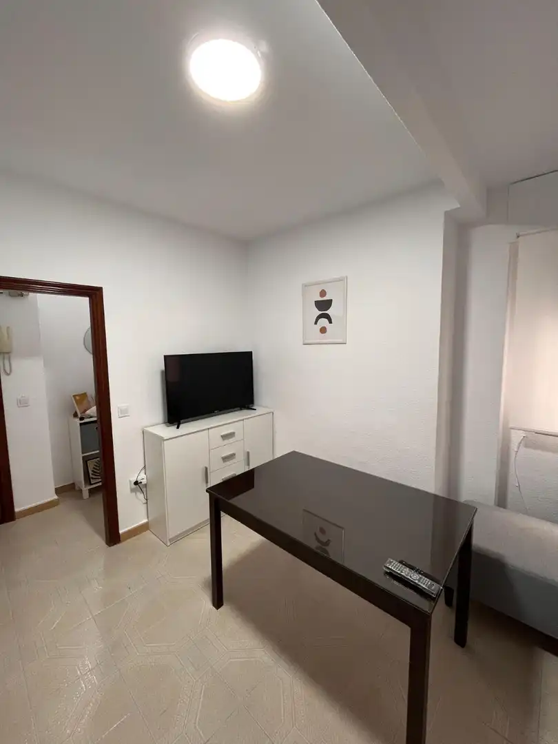 Flat for rent in Calle Don Lope de los Ríos, 15, Santa Rosa - Valdeolleros Flat for rent in Córdoba with Air Conditioner, Heating and Furnished