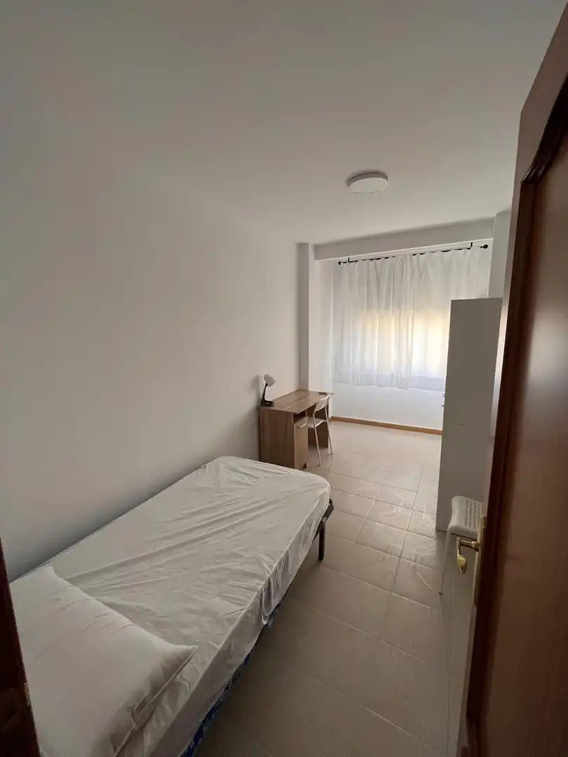 Flat for rent in Calle Don Lope de los Ríos, 15, Santa Rosa - Valdeolleros Bedroom of Flat for rent in Córdoba with Air Conditioner, Heating and Furnished