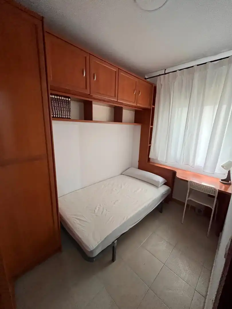 Flat for rent in Calle Don Lope de los Ríos, 15, Santa Rosa - Valdeolleros Bedroom of Flat for rent in Córdoba with Air Conditioner, Heating and Furnished
