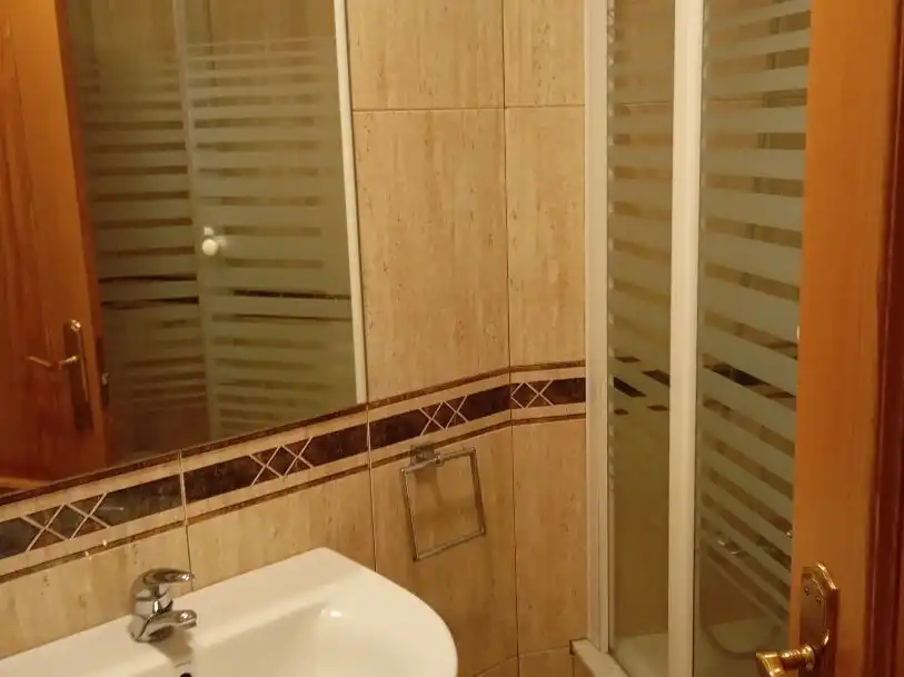 Flat for rent in Rúa Falperra, 1, Falperra - Santa Lucía Bathroom of Flat for rent in A Coruña Capital with Heating, Parquet flooring and Furnished