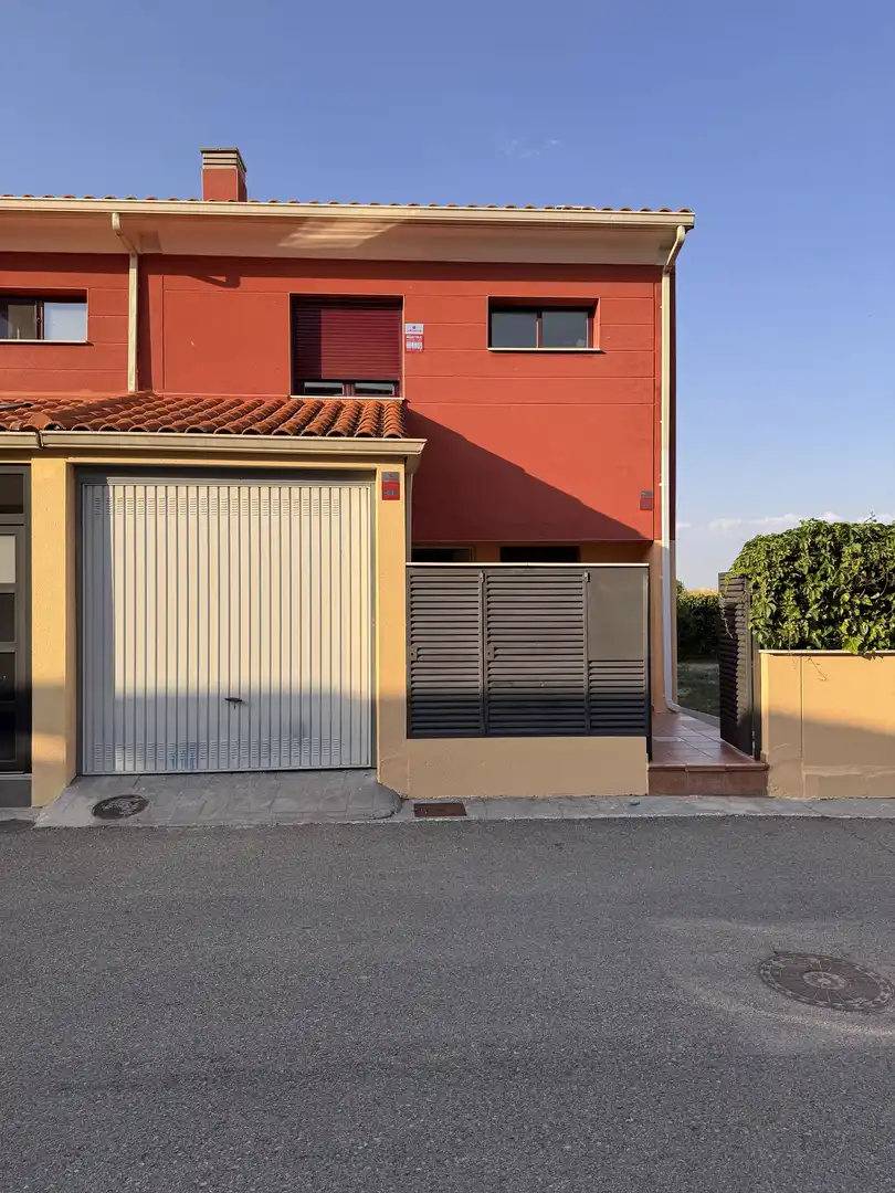 Houses for sale in Calle Profesor Manuel Criado del Val, 2, Torija Exterior view of Houses for sale in Torija with Air Conditioner, Heating and Private garden