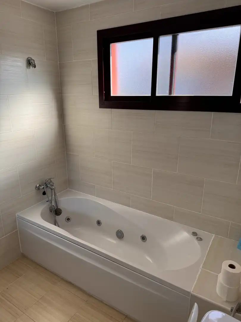 Houses for sale in Calle Profesor Manuel Criado del Val, 2, Torija Bathroom of Houses for sale in Torija with Air Conditioner, Heating and Private garden