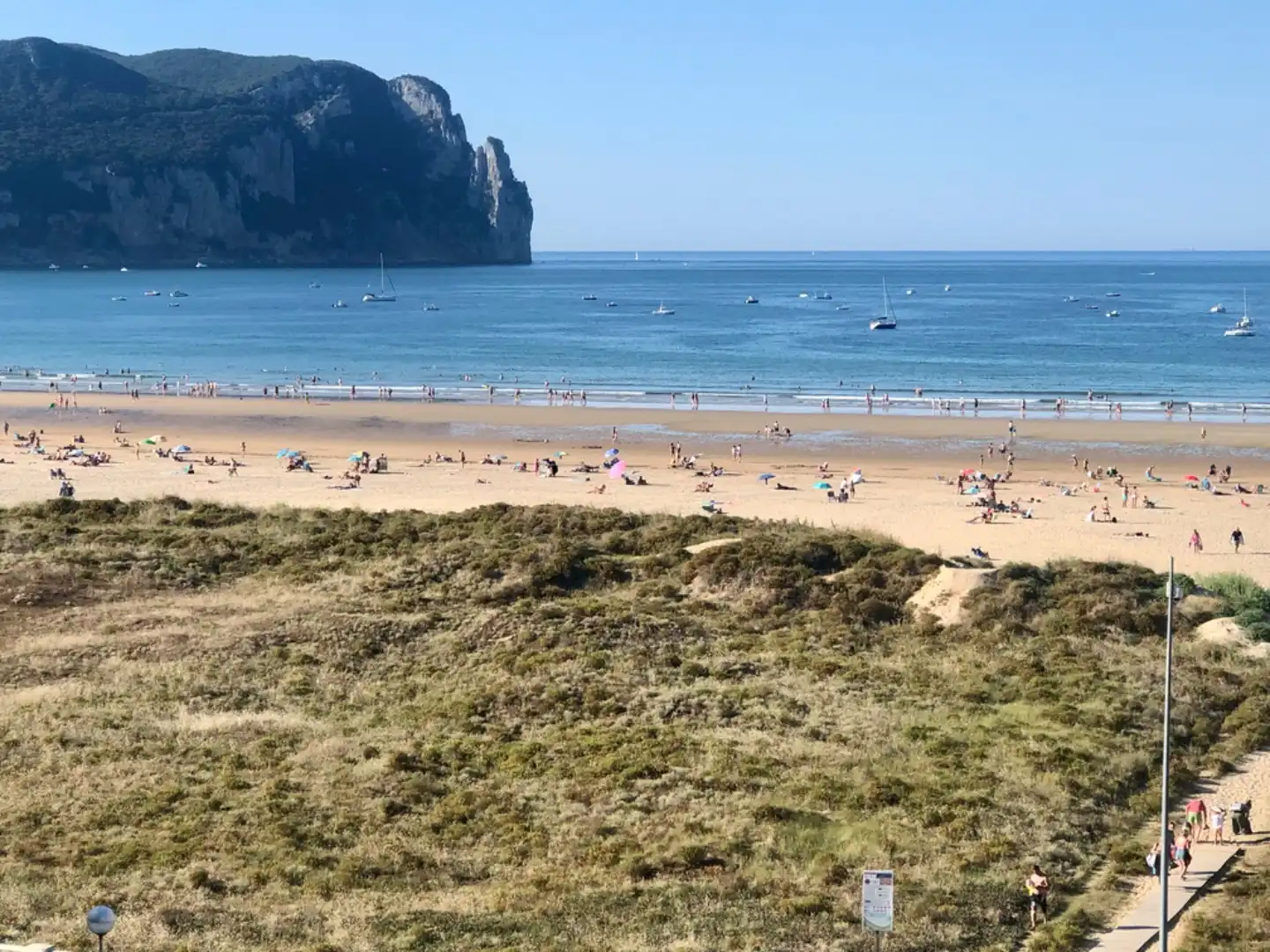 Wohnung zur Miete in Avenida de Francia, 18, Laredo Außenansicht von Wohnung zur Miete in Laredo mit Terrasse und Balkon