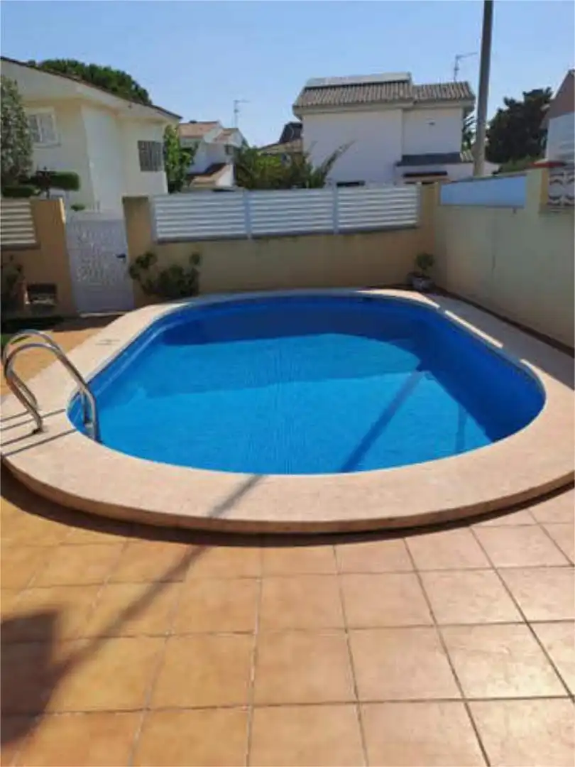 Casa adosada en venta en Els Terrers Piscina de Casa adosada en venta en Benicasim / Benicàssim con Jardín privado, Terraza y Piscina