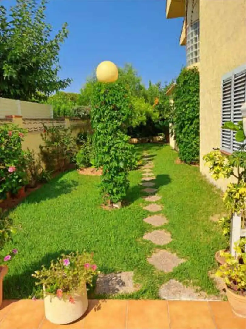 Casa adosada en venta en Els Terrers Jardín de Casa adosada en venta en Benicasim / Benicàssim con Jardín privado, Terraza y Piscina