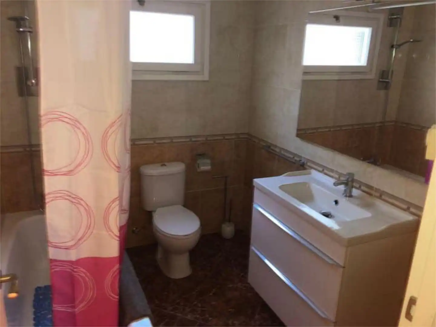 Wohnung zur Miete in Fuentes de Ebro Badezimmer von Wohnung zur Miete in Fuentes de Ebro mit Heizung, Terrasse und Möbliert