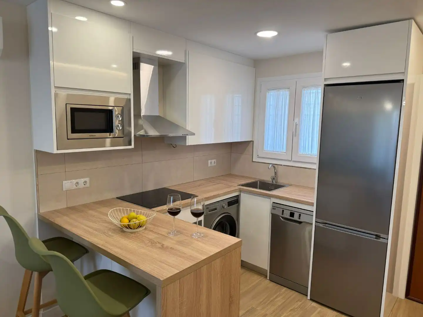 Flat for rent in Paseo Tanima, 1, Martín Carpena - Torre del Río Kitchen of Flat for rent in Málaga Capital with Air Conditioner and Terrace