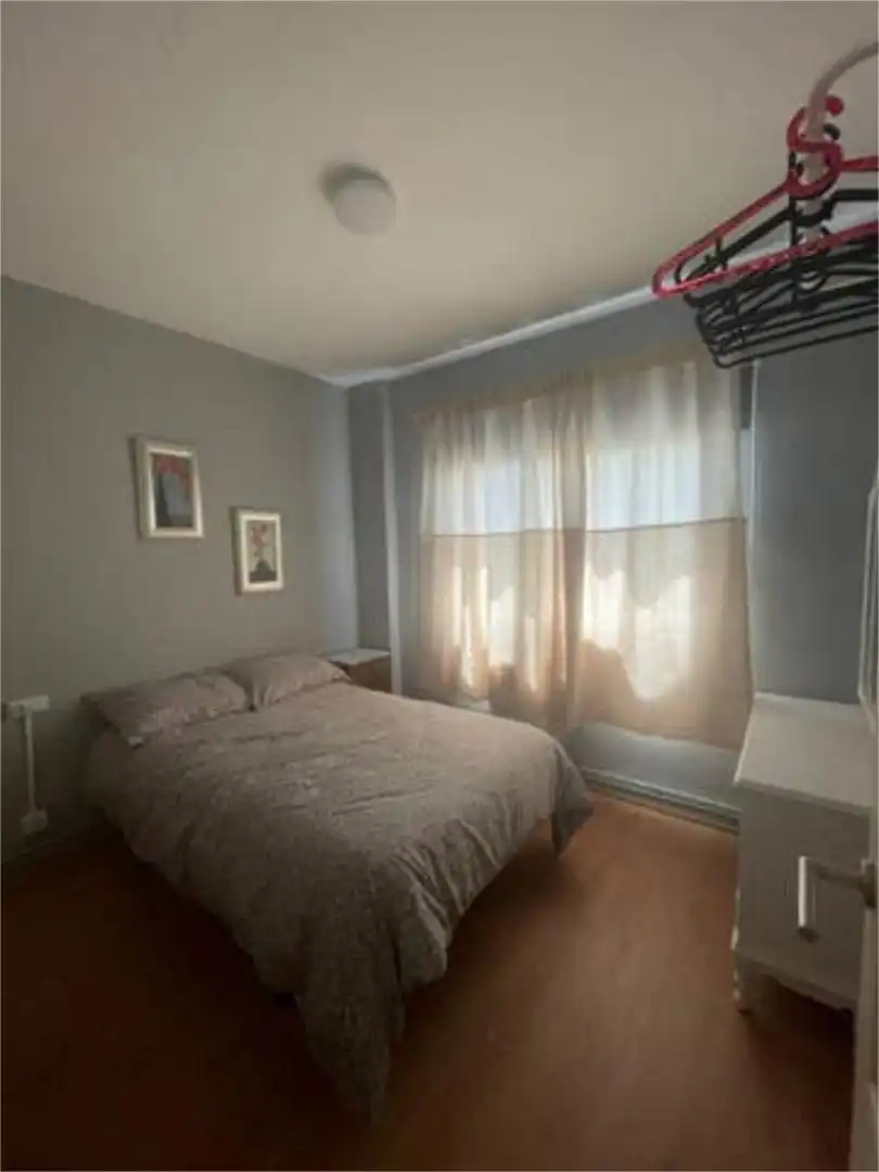 Piso en venta en A Milagrosa Habitación de Piso en venta en Lugo con Calefacción y Amueblado