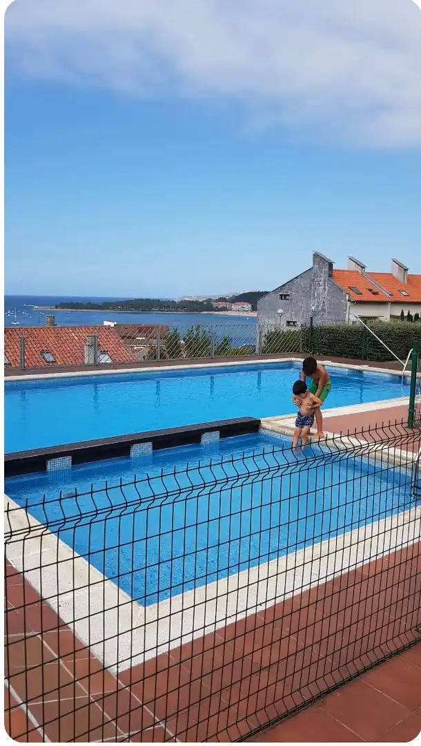 Wohnung zur Miete in Camino Alto de Santiago, 5, San Vicente de la Barquera Schwimmbecken von Wohnung zur Miete in San Vicente de la Barquera mit Heizung, Terrasse und Schwimmbad