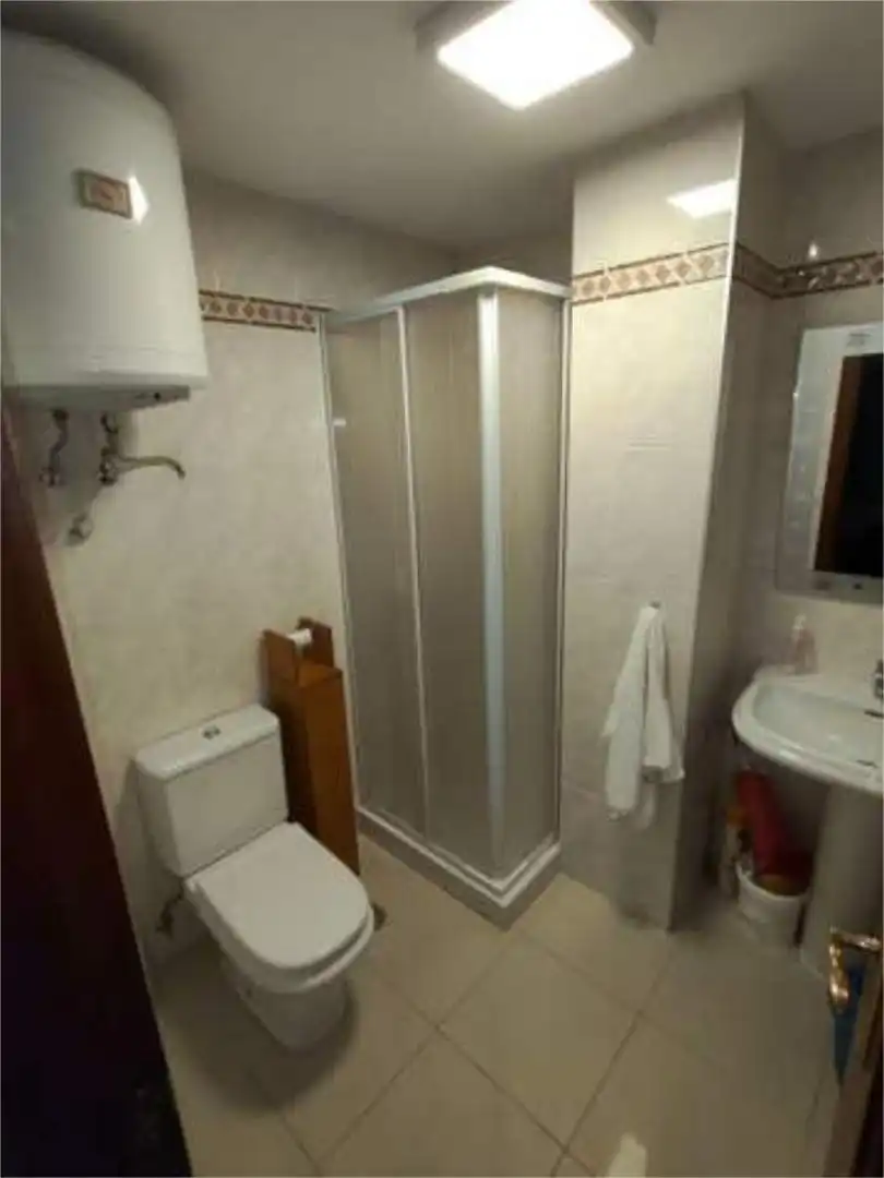 Oficina de alquiler en O Milladoiro Baño de Oficina de alquiler en Ames