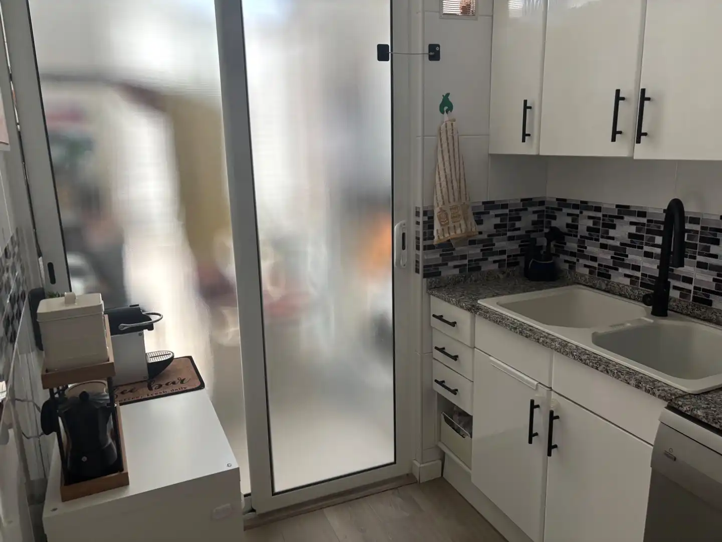 Wohnung zum Verkauf in Passatge del Conflent, 17, Parets del Vallès Küche von Wohnung zum Verkauf in Parets del Vallès mit Klimaanlage und Balkon
