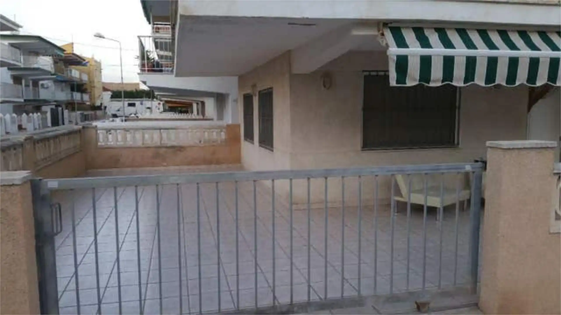 Apartamento de alquiler en Oliva Playa Vista exterior de Apartamento de alquiler en Oliva con Calefacción, Terraza y Trastero