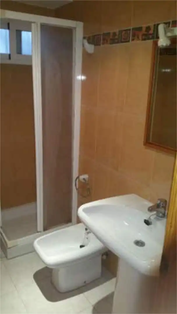 Apartamento de alquiler en Oliva Playa Baño de Apartamento de alquiler en Oliva con Calefacción, Terraza y Trastero
