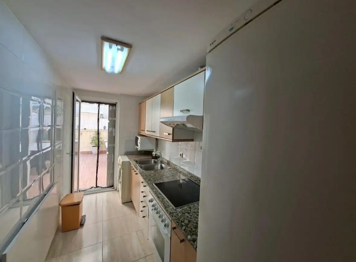 Piso de alquiler en Carrer del Rin, 15, Segur Platja Cocina de Piso de alquiler en Calafell con Aire acondicionado, Calefacción y Jardín privado