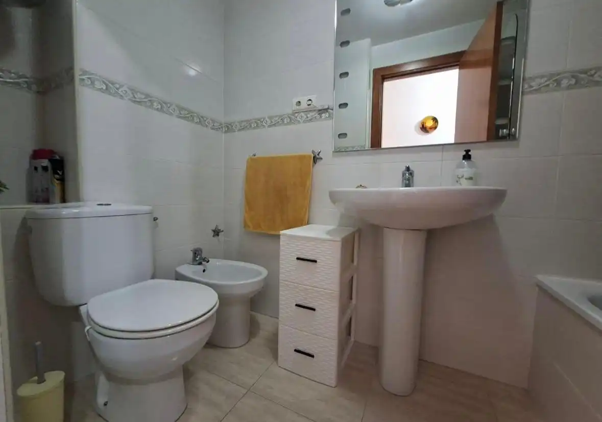 Piso de alquiler en Carrer del Rin, 15, Segur Platja Baño de Piso de alquiler en Calafell con Aire acondicionado, Calefacción y Jardín privado