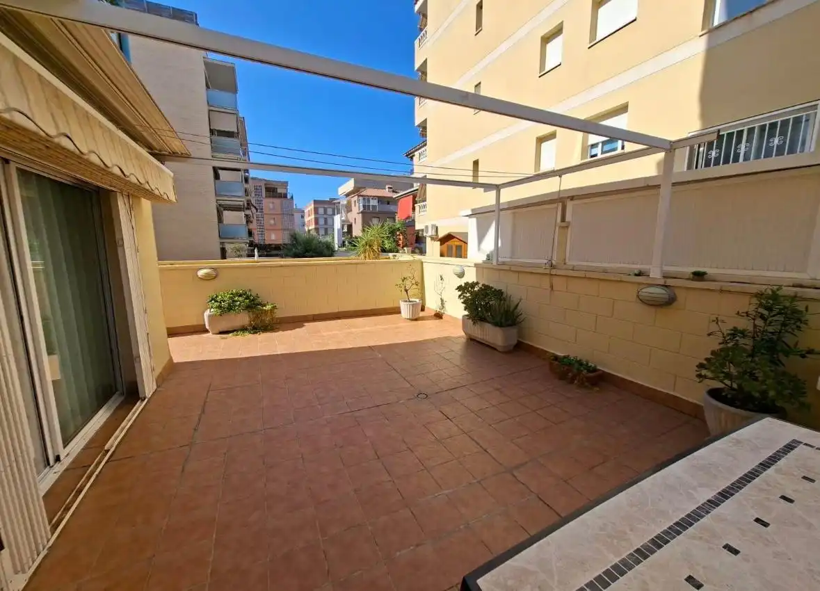 Piso de alquiler en Carrer del Rin, 15, Segur Platja Terraza de Piso de alquiler en Calafell con Aire acondicionado, Calefacción y Jardín privado
