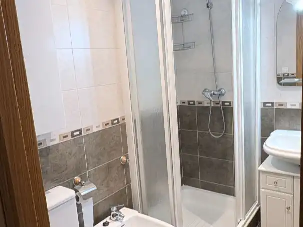 Flat for rent in Calle de Covadonga, 15, Vírgenes Bathroom of Flat for rent in Leganés with Air Conditioner, Heating and Parquet flooring