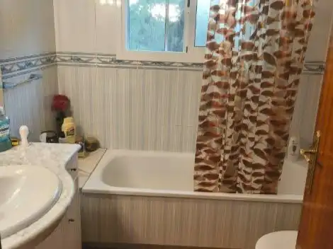 Baño de Casa o chalet en venta en El Vendrell con Terraza, Piscina y Balcón