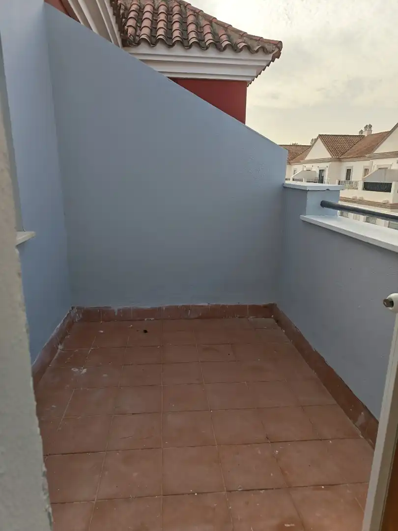 Casa adosada de alquiler en Reyes Católicos, 13, Coria del Río Terraza de Casa adosada de alquiler en Coria del Río con Aire acondicionado, Terraza y Balcón