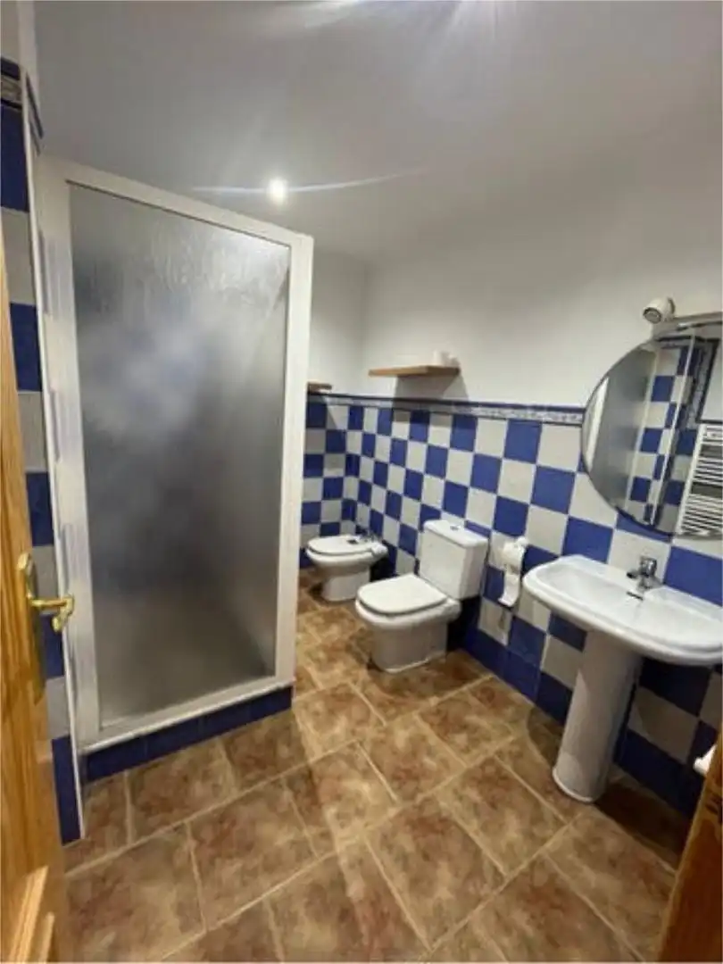 Piso de alquiler en Villanueva de los Infantes (Ciudad Real) Baño de Piso de alquiler en Villanueva de los Infantes (Ciudad Real) con Amueblado