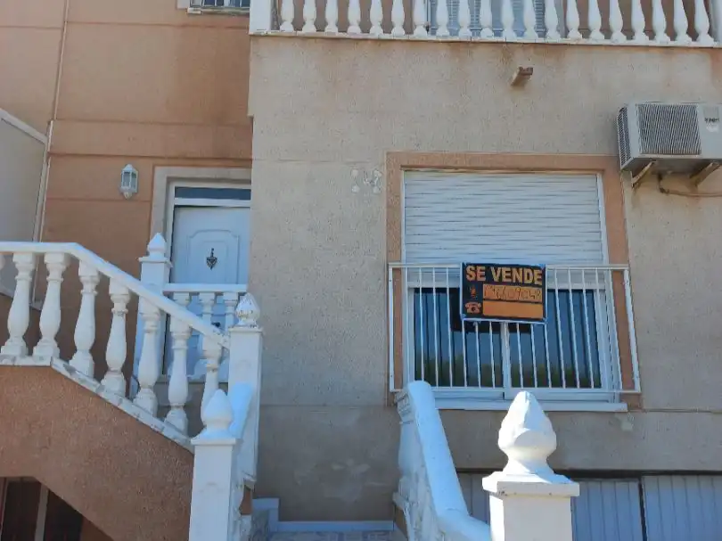 Vista exterior de Dúplex en venda en Orihuela amb Terrassa i Balcó