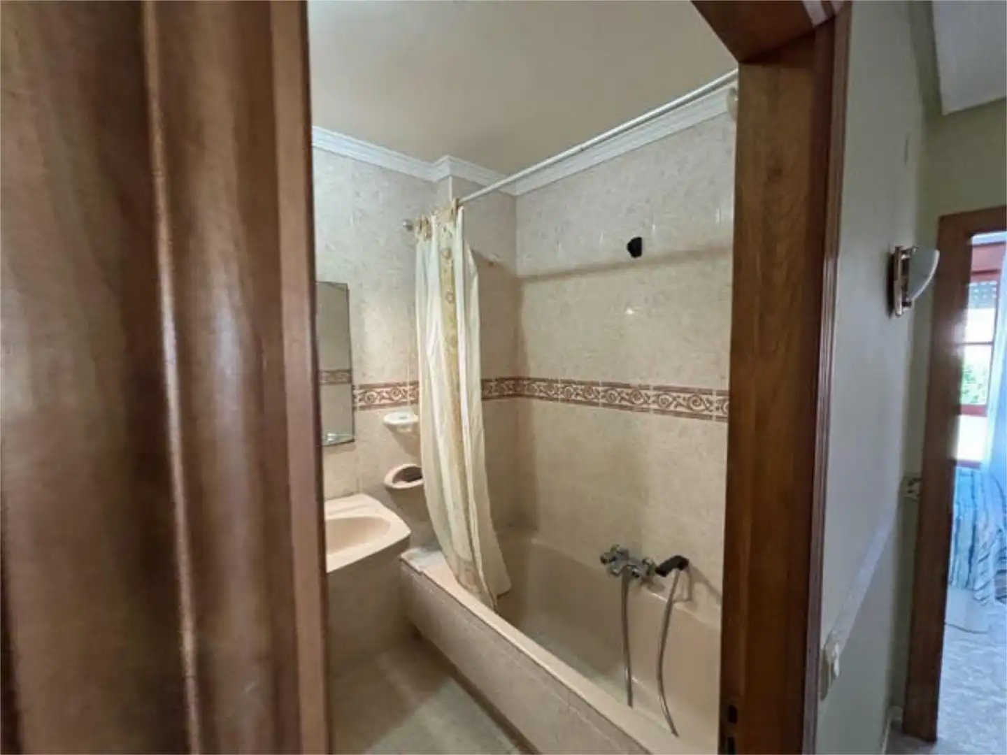 Flat for rent in El Franco Bathroom of Flat for rent in El Franco with Terrace, Storage room and Furnished