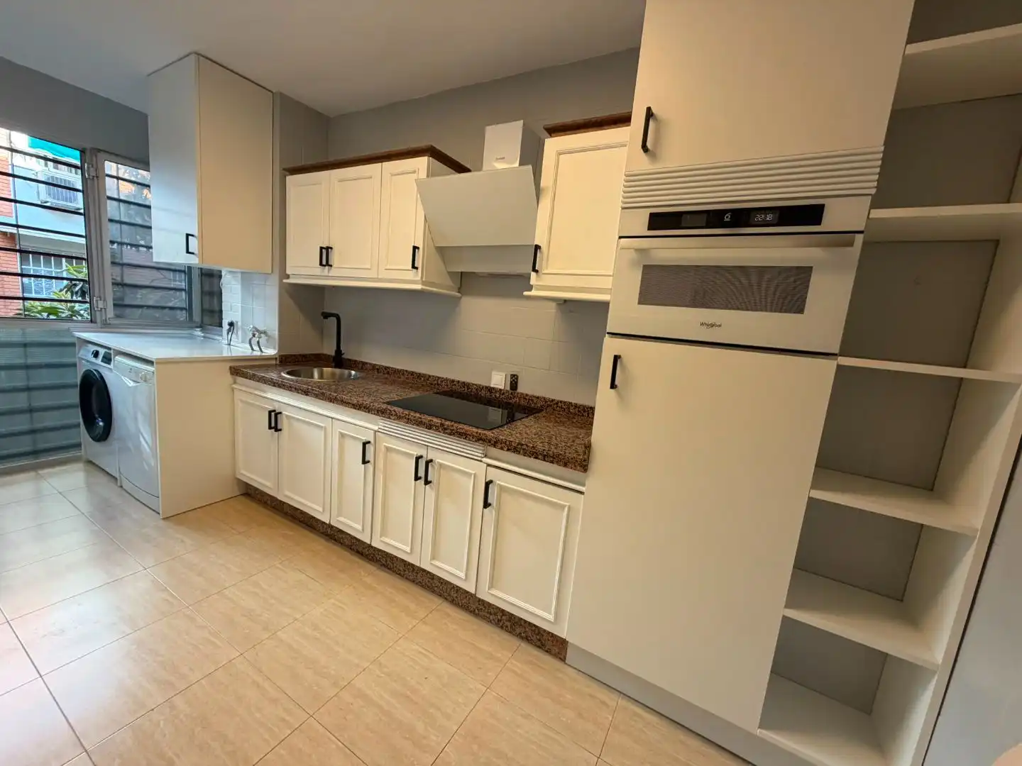 Flat for rent in Calle el Algarrobo, 7, Santa Rosa - Valdeolleros Kitchen of Flat for rent in Córdoba with Air Conditioner, Heating and Private garden