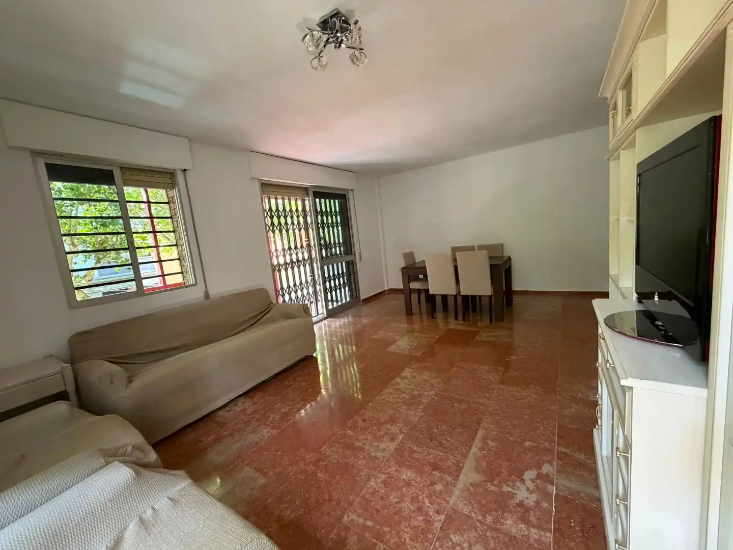 Flat for rent in Calle el Algarrobo, 7, Santa Rosa - Valdeolleros Living room of Flat for rent in Córdoba with Air Conditioner, Heating and Private garden