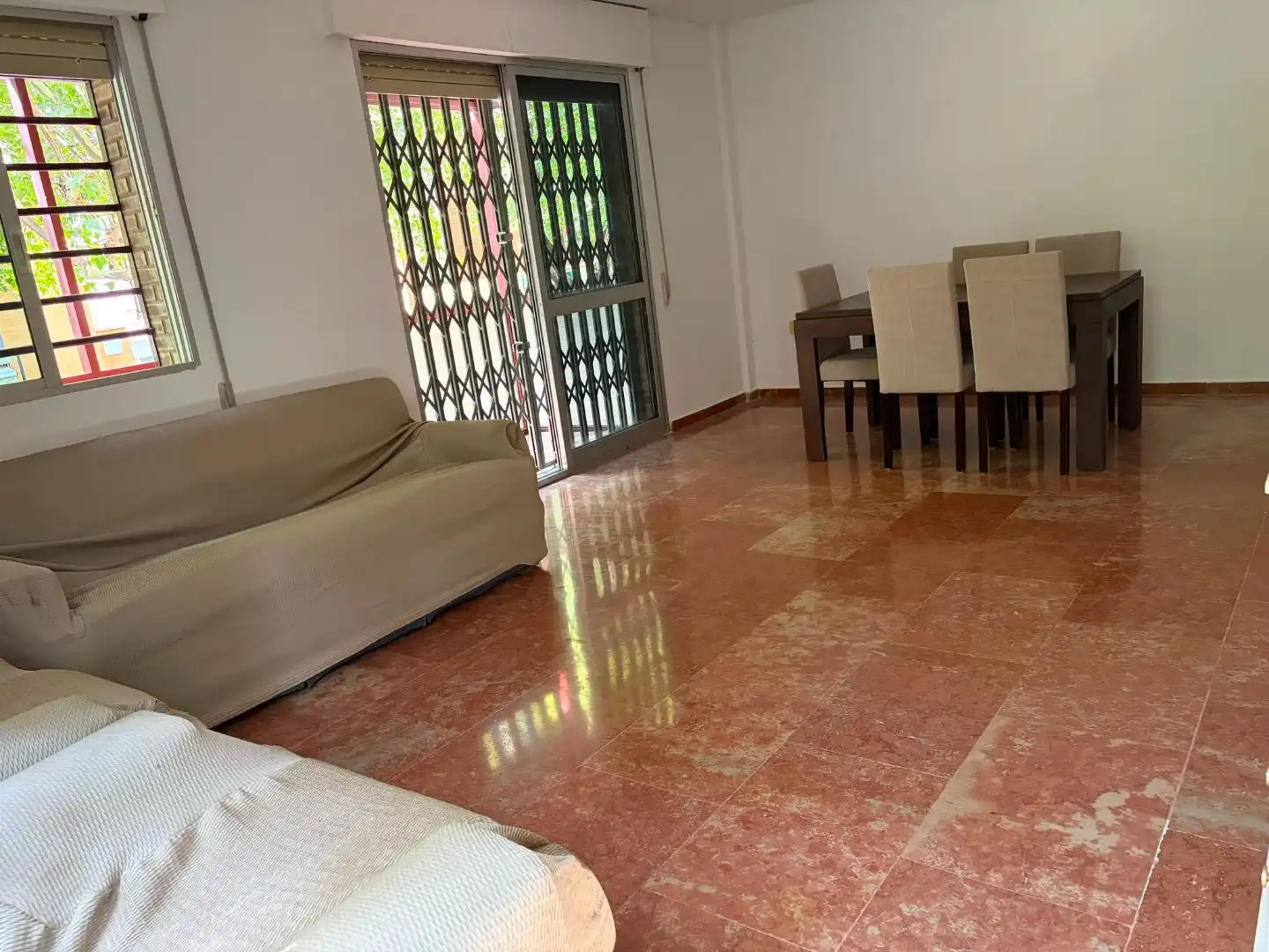 Flat for rent in Calle el Algarrobo, 7, Santa Rosa - Valdeolleros Living room of Flat for rent in Córdoba with Air Conditioner, Heating and Private garden