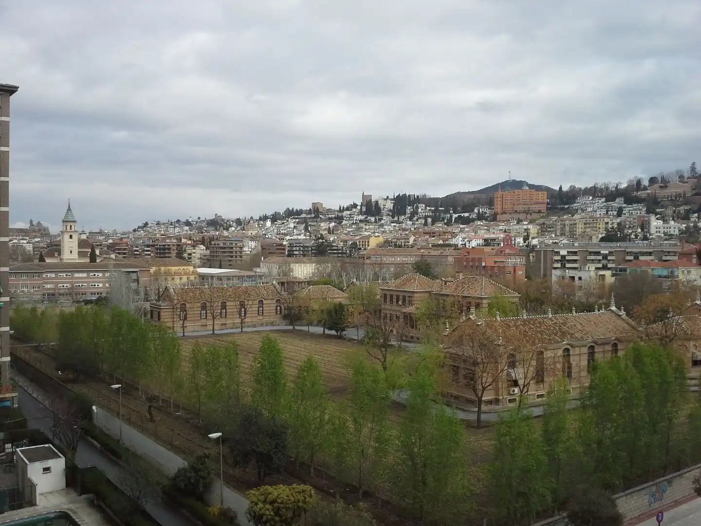 Piso de alquiler en Avenida Pablo Picasso, 28, Cervantes Vista exterior de Piso de alquiler en Granada con Aire acondicionado, Calefacción y Terraza