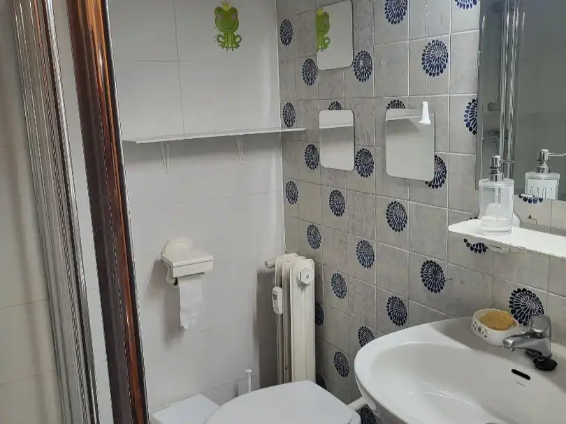 Piso de alquiler en Avenida Pablo Picasso, 28, Cervantes Baño de Piso de alquiler en Granada con Aire acondicionado, Calefacción y Terraza