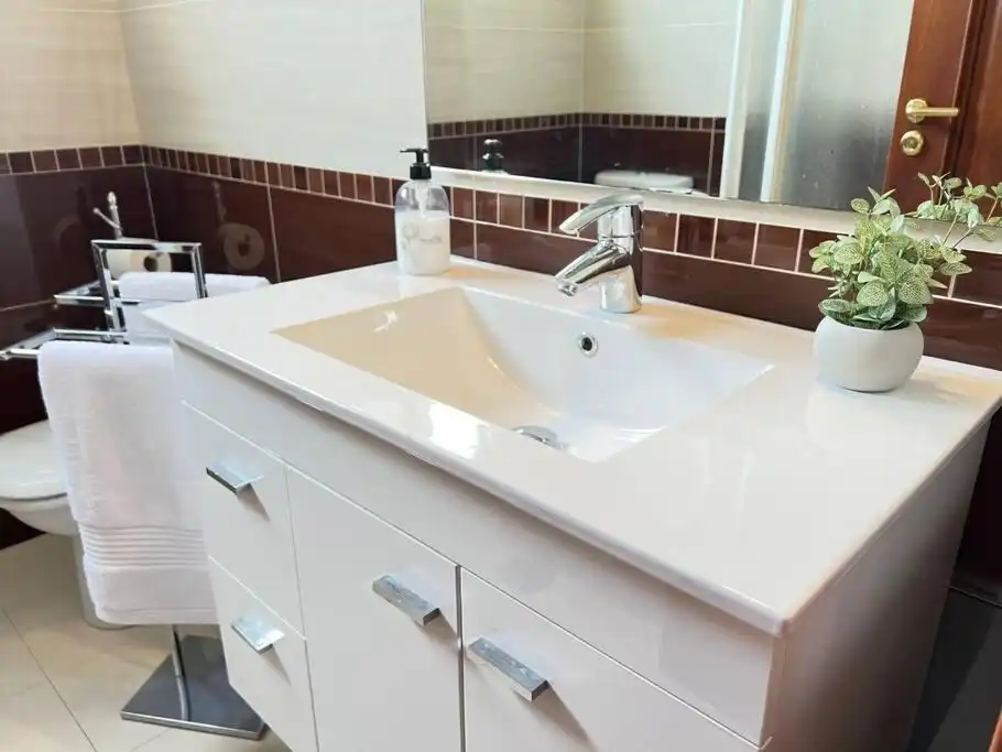 Bathroom of Flat for rent in Torremolinos  with Air Conditioner, Private garden and Parquet flooring