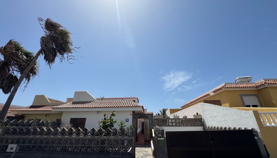 Casa o chalet en venta en Calle Los Geranios, 4, El Médano, Granadilla de Abona - imagen 1 Foto 1 de Casa o chalet en venta en Calle Los Geranios, 4, El Médano, Granadilla de Abona